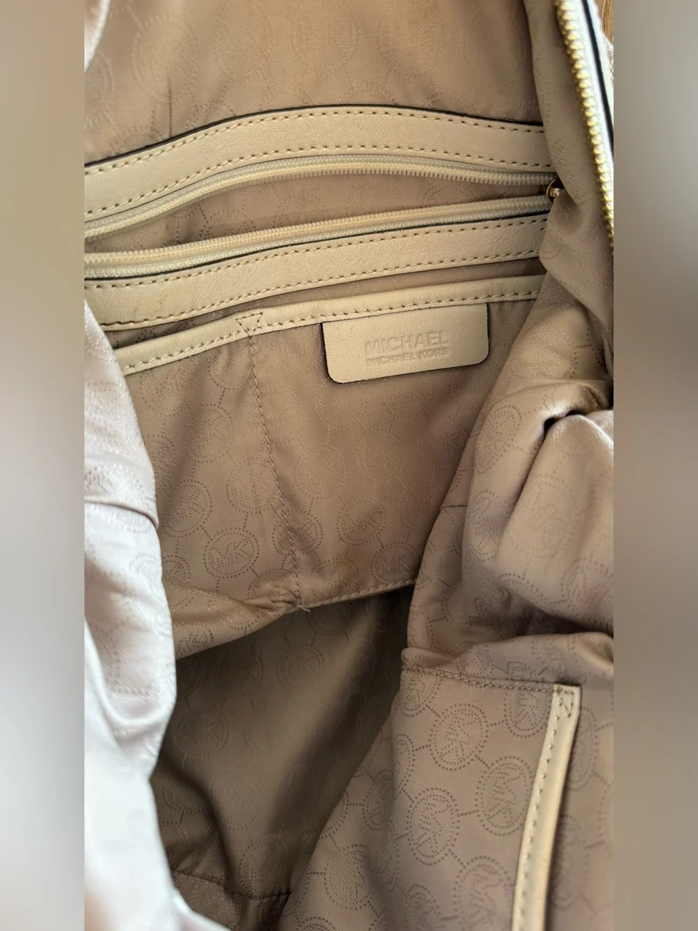 Michael Kors signature mk